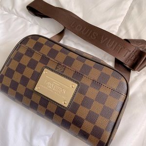 - LV FANNY PACK